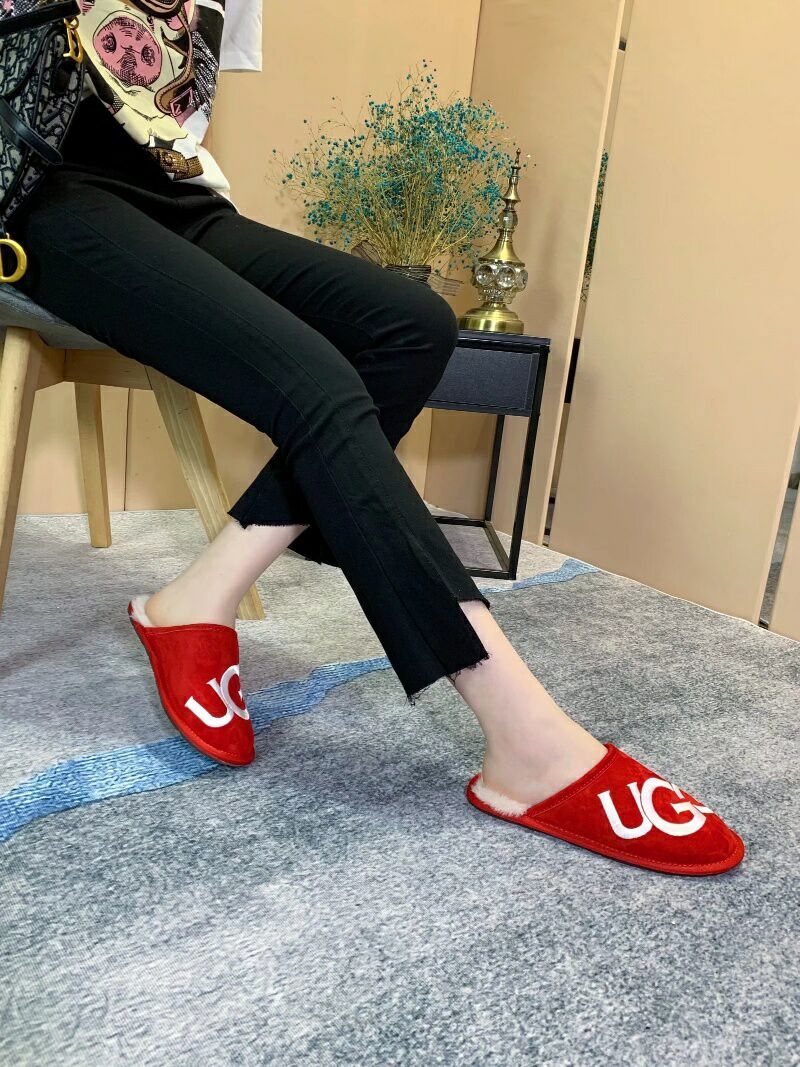 Red G-Logo Indoor Slippers — New Arrival | In Stock
