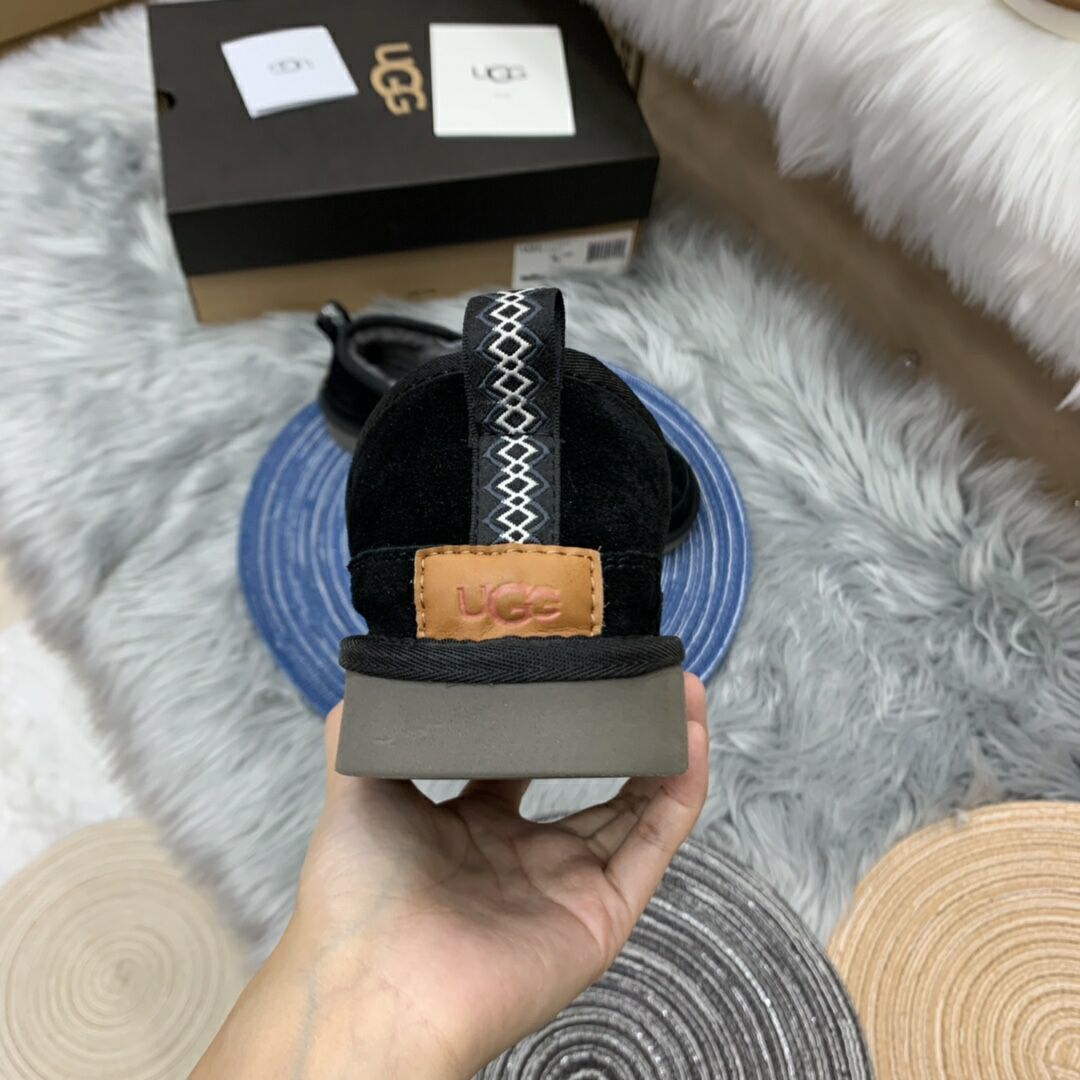 Black Men’s Slip-On Low-Top Sneakers — New Arrival | In Stock