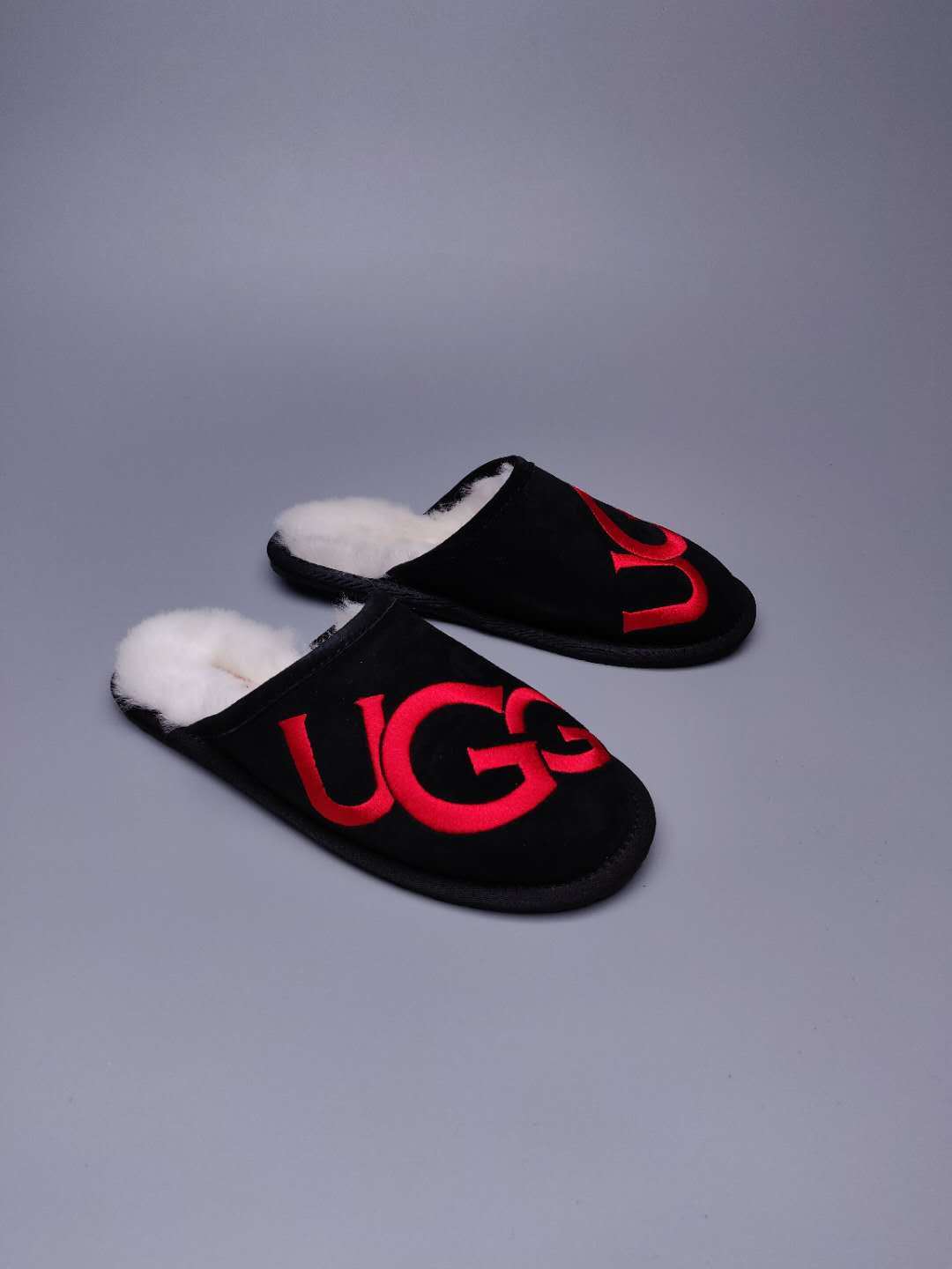 Black G-Logo Indoor Slippers — New Arrival | In Stock